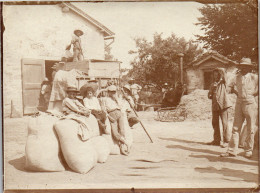 Photographie Photo Vintage Snapshot Amateur Paysan Ferme Agriculteur  - Beroepen