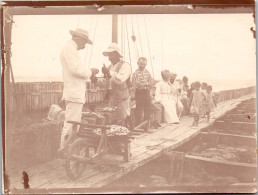 Photographie Photo Vintage Snapshot Amateur Brouette Groupe Mode - Personnes Anonymes