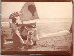 Photographie Photo Vintage Snapshot Amateur Plage Bateau Voile Mode Mer Bain - Places