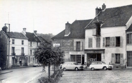 77  VILLENEUVE SUR BELLOT  PLACE CONSTANT  GALLET AVEC VOITURES  (CPSM FORMAT CPA) - Otros & Sin Clasificación