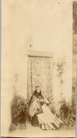 Photographie Photo Vintage Snapshot Amateur Jeune Femme Mode  - Sonstige & Ohne Zuordnung