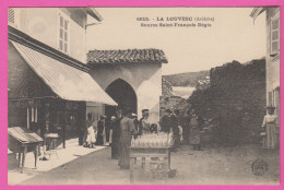 D07 - LA LOUVESC - SOURCE SAINT FRANÇOIS RÉGIS - Plusieurs Personnes - Table Recouverte De Bouteilles - La Louvesc