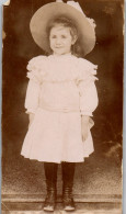 Photographie Photo Vintage Snapshot Amateur Fille Fillette Mode Enfant  - Other & Unclassified