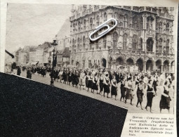 AUDENAERDE 1932 / CONGRES VAN HET VROUWELIJK JEUGDVERBOND  / OPTOCHT BIJ HET MONUMENTALE STADHUIS - Non Classés