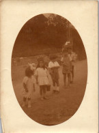 Photographie Photo Vintage Snapshot Enfant Mode Groupe  - Personnes Anonymes