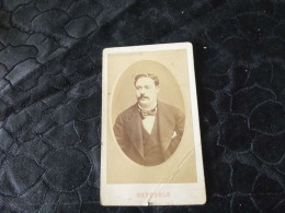 P-798,   CDV , Reynouls Béziers, Homme à La Moustache Portant Un Noeud Papillon - Oud (voor 1900)