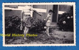 Photo Ancienne Snapshot - ANDERNOS - Partie De Boules Entre Enfant - 1958 - Pétanque Garçon Jeu Mignon Boule - Sporten