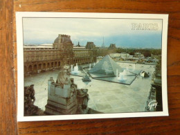 PARIS - Pyramide Du Louvre, Palais Du Louvre, Tour Eiffel - Cartas Panorámicas