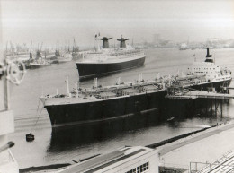 Le Havre (76) :  Méthanier Jules Verne Et Paquebot France - Boats