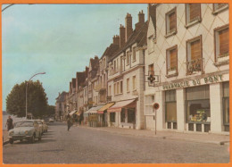 CPSM   De  45 GIEN     Quai Lenoir      1966  Avec Voiture   DAUPHINE - Gien