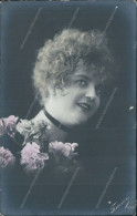 Cc683 Cartolina Fotografica Donnina Woman Lady Donna Fiori - Autres & Non Classés