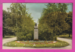 311555 / Bulgaria - Kolarovgrad (Shumen) - The Monument To Vela Piskova , Garden PC Bulgarie Bulgarien 10.5 X 7.0 Cm - Bulgaria