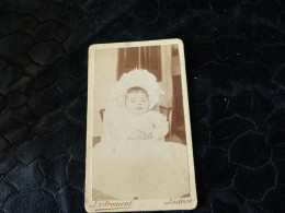 P-820 , CDV,  Froment Lodève, Post Mortem , Enfant Les Mains Jointes Dans Une Tenue Immaculée - Alte (vor 1900)