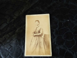 P-829 , CDV, Gentil & Speisser Paris, Jeune Femme élégante à La Grande Robe - Old (before 1900)