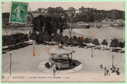 3. BAYONNE - LA PLACE D'ARMES ET LA CITADELLE - LL. (64) - Bayonne