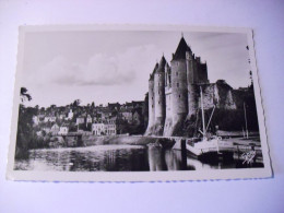 JOSSELIN - Le Château Et Le Pont-Sainte-Croix Sur Le Canal - Josselin