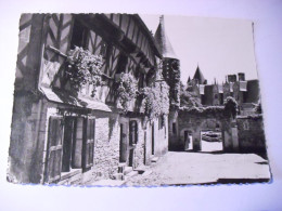 JOSSELIN - Vieille Maison ( XVI° Siècle ) à L'angle Des Rues Des Trente Et Du Château - Josselin