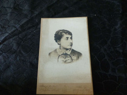 P-839 , Grande CDV, Union Photographique Française, Neuilly, Jeune Femme élégante - Old (before 1900)