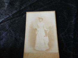 P-841 , Grande CDV, Beudot, Vincennes, Jeune Fille élégante à L'ombrelle - Alte (vor 1900)