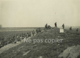 WWII GORDON HIGHLANDERS ( ECOSSE ) Sur Le RHIN 1945 GERMANY PHOTO 13 X 19 Cm - Guerre, Militaire