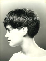 MODE COIFFURE Vers 1980 Mannequin MANIATIS PHOTO 23,7 X 17,7 Cm - Other & Unclassified
