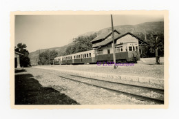 Photo Train CP Gare Colomars Alpes Maritimes Provence France Locomotive Motrice Automotrice Autorail Chemin Chemins Fer - Trains