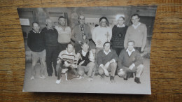 Les Abrets Où Environs : Isère , (années 50-60) La Famille Des Boulistes Avec Leur Coupe  Aux Abrets Et Mr Gavaudar - Places