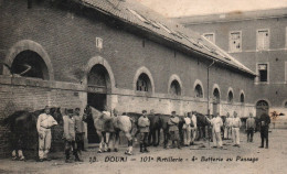 Douai - Quartier Caserne Militaire Du 101ème Régiment D'artillerie - 4ème Batterie Au Pansage - Militaria - Douai