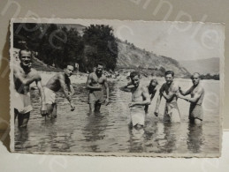 Photo Jugoslavia World War Italian Occupation Military Soldiers Washing In The River - War 1939-45