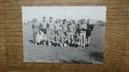 Les Abrets Où Environs : Isère , (années 50-60) équipe De Foot 1962 - Places