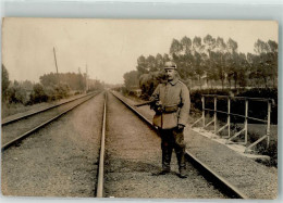 39870631 - Deutscher Landser Mit Pickelhaube Und Karabiner Bewacht Eine Bahnstrecke - War 1914-18