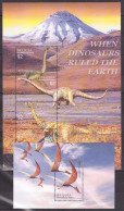 St Vincent (Bequia) - 2005 - Dinosaurs - Mi: 451/54 + Bl 35 - Vor- U. Frühgeschichte