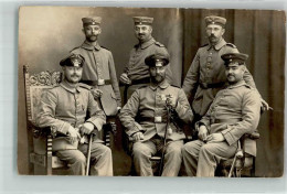 39872131 - Landser In Uniform Mit Saebel Im Fotostudio - War 1914-18