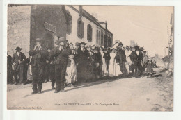 CP 56 LA TRINITE SUR MER Un Cortege De Noce - La Trinite Sur Mer