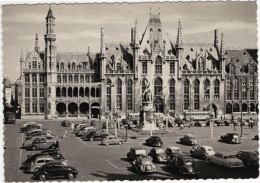 Brugge - Grote Markt - & Old Cars - Brugge