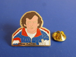 Pin's Col Rouge Michel Platini - Joueur équipe De France FFF - Football Foot Coq Sportif Ballon (PAD8) - Fussball