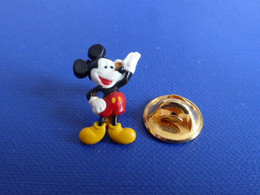 Pin's En Plastique Disney Mickey - H 2 Cm (GA4) - Disney