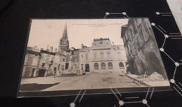 Carte Postale   N85 FONTENAY LE COMTE  La Caisse D épargne Et La Place Belliard - Fontenay Le Comte