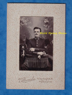 Photo Ancienne Vers 1900 - PARIS - Portrait Studio Soldat 103e Régiment Infanterie - Baïonnette Cigarette Képi - Branchu - Guerra, Militares