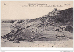 CPA 22  - TREGASTEL - La Gréve Blanche Et Le Sentier De La Roche Tire-Bouchon - Trégastel