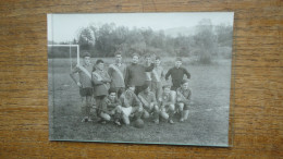 Les Abrets Où Environs : Isère , (années 50-60) Une équipe De Foot ( Photo 18 X 13 Cm ) - Lieux
