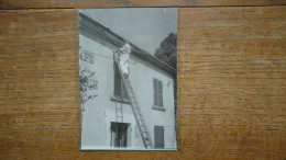 Les Abrets Où Environs : Isère , (années 50-60) Travaux Au Café De La Mairie ( Photo 18 X 13 Cm ) - Places