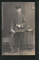 Foto-AK Soldat In Uniform Mit Mütze Und Koppel Im Studio Barth Tübingen  - War 1914-18