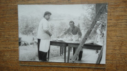 Les Abrets Où Environs : Isère , (années 50-60) Jour De Repas  ( Photo 18 X 13 Cm ) - Lieux