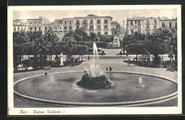 Cartolina Bari, Piazza Umberto I.  - Bari