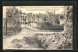 CPA Reims, Bombardement, La Place Du Parvis Et Les Aborts Immediats De La Cathedrale  - Reims