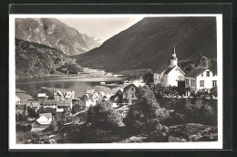 AK Hellesylt, Ortsansicht Mit Kirche Am Ufer  - Norwegen