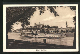 AK Bratislava, Blick über Den Fluss Mit Fähre Auf Die Stadt  - Slovaquie