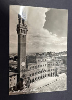 30-5-2024 (6 Z 33) Italy - (b/w) Siena Palazzo Publico - Châteaux