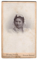 Fotografie Georg Hahn, Baden-Baden, Junge Braut Mit Spitzten-Schleier, Anna Bühme, 26. Juli 1898  - Personnes Anonymes